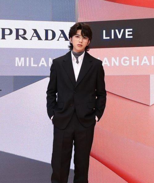 娱乐吃瓜八卦蔡徐坤,从流量偶像到话题焦点，揭秘他的娱乐八卦之路