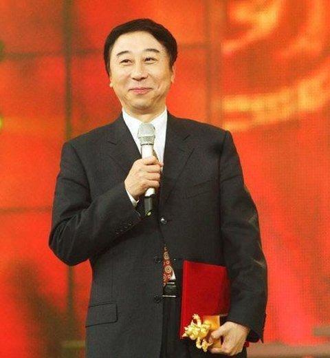 侯鸿亮的家庭背景,出身名门，传承家族荣耀的影视巨头